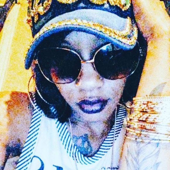 Raw Roots With Queen Deme Rue - Picture 5 of 8